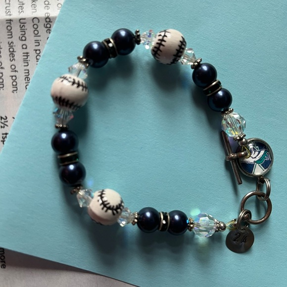 Beautiful Swarovski crystal baseball bracelet - Picture 2 of 2